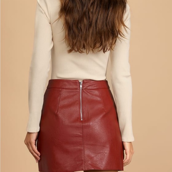 SOLD 🚫🚫🚫 Lulus skirt - Picture 3 of 3